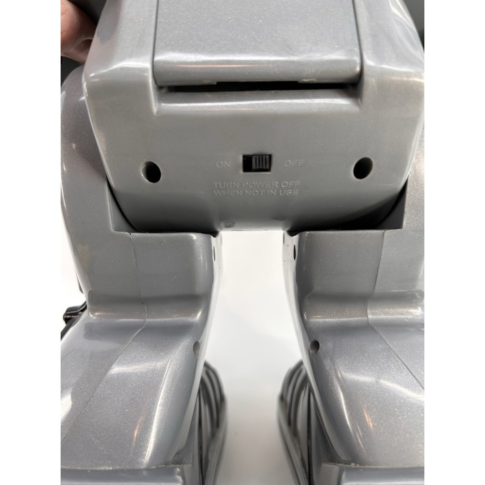 Vintage Toymax R.A.D. 4.0 Radio Controlled Robot Voice Command RAD W/ Remote - Picture 13 of 16